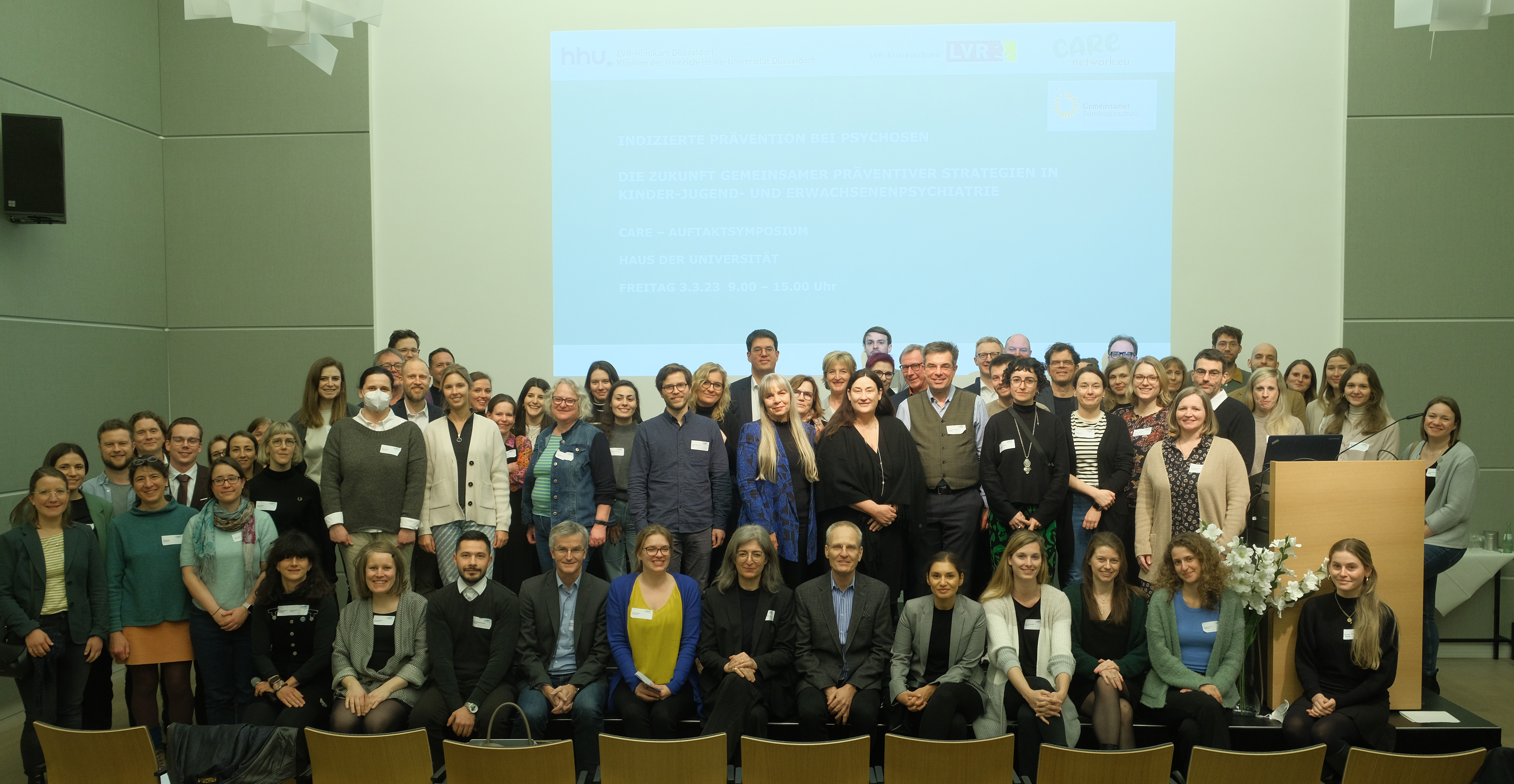 Gruppenfoto der Teilnehmer des CARE Symposiums