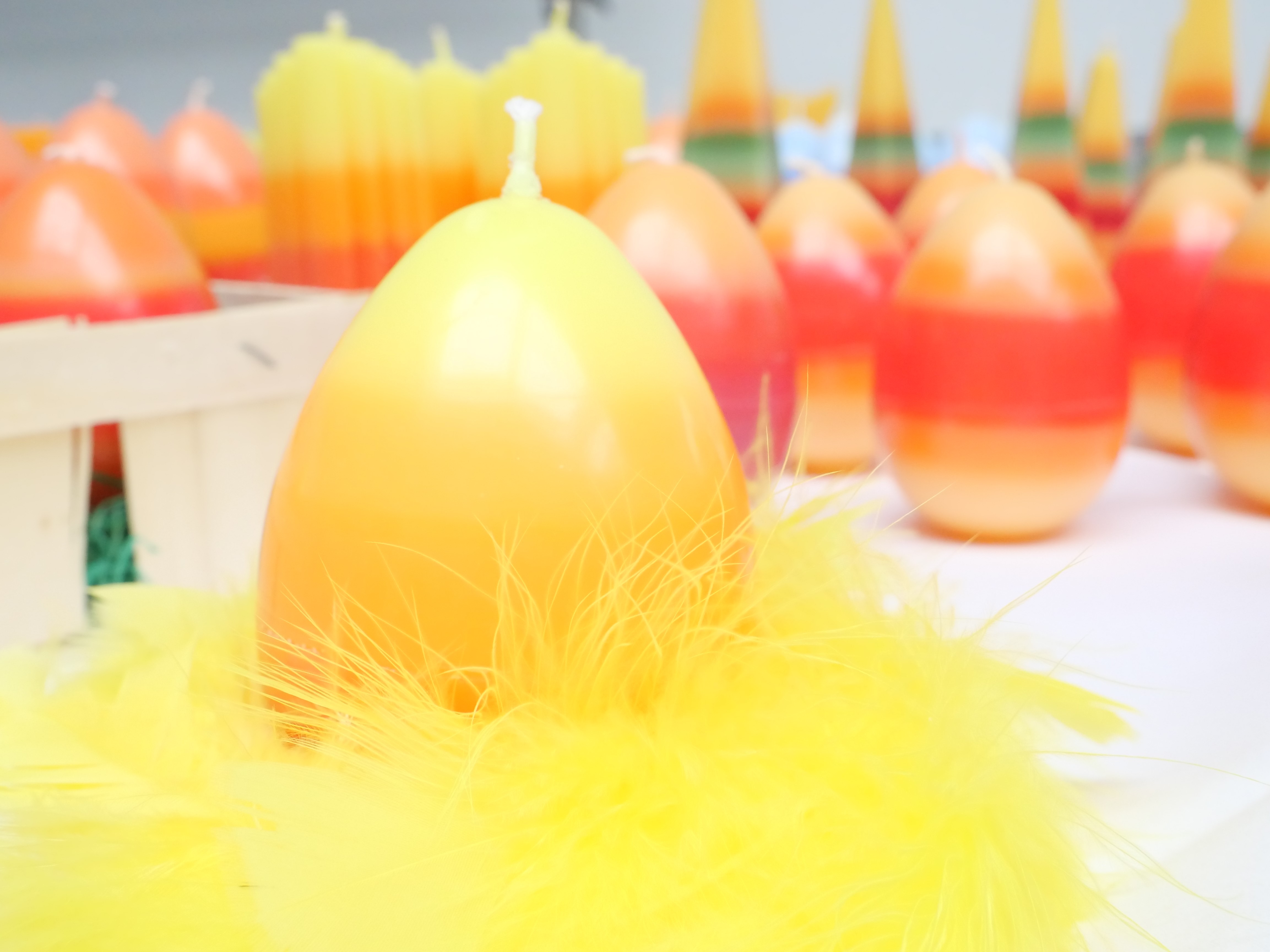 Bunte eiförmige Kerzen