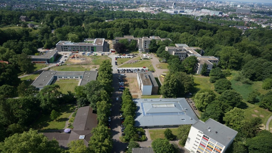 Luftaufnahme: Gelände des Klinikums vor Baubeginn