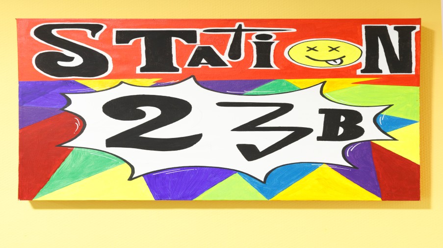 Stationsschild der 23 B