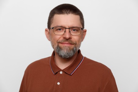 Sebastian Wrobel lächelt in die Kamera