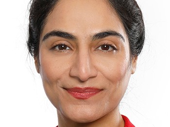 Porträt von Mahboobeh Dehghan-Nayyeri, einer Frau mit dunklen langen Haaren