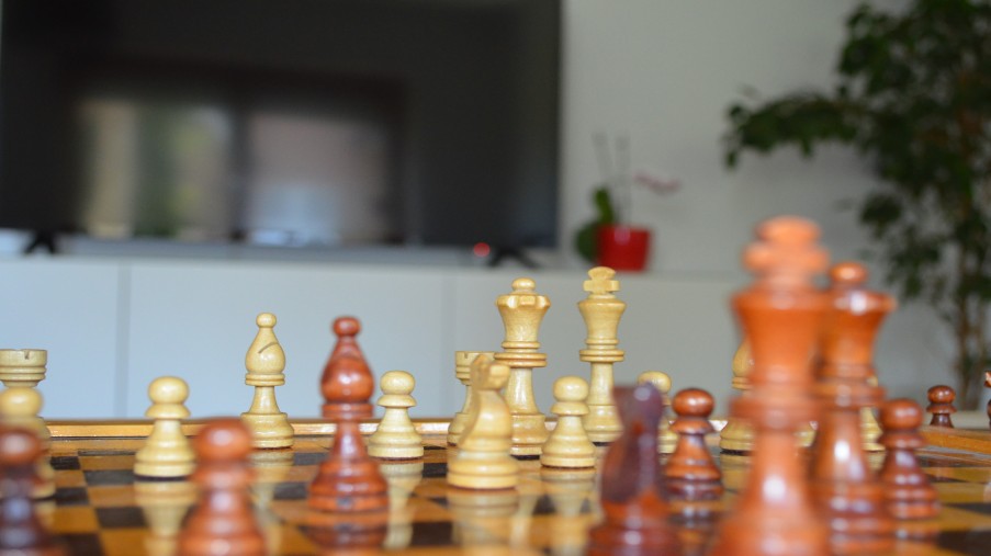 Schachbrett mit Schachfiguren