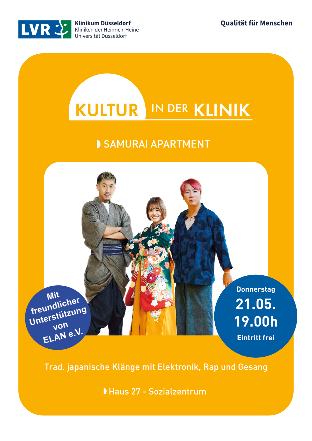 Auf dem Bild sehen sie eine Japanerin und zwei Japaner. Alle drei sind in traditionelle Gewändern gekleidet